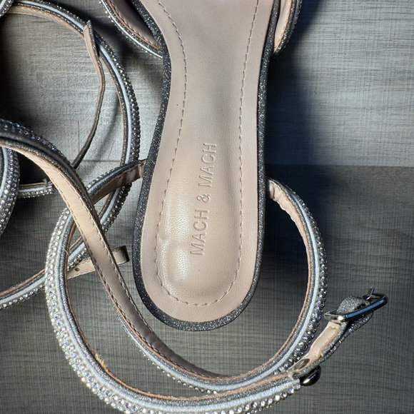 Mach and Mach silver bow heels - Picture 6 of 11